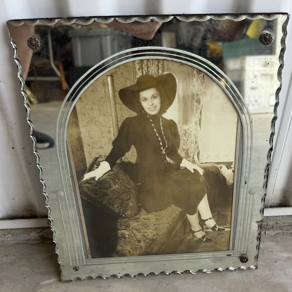 1930's-1940's Art Deco Mirrored Glass Picture Frame Scalloped Rosette 8 x 10